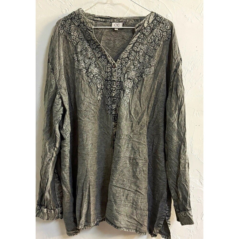 Chic Connection Women’s Blouse 3X Plus Gray/Black Floral Embroidered V-Neck